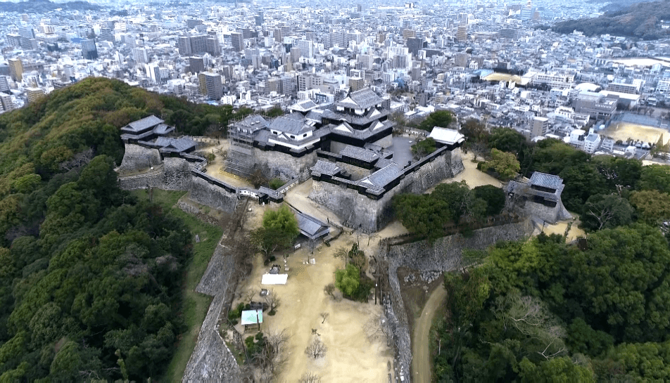 Matsuyama-Castle-01